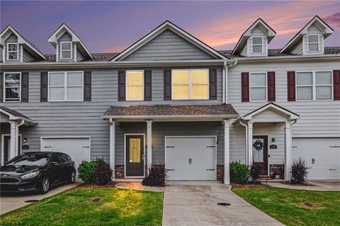 Townhouse For Sale - 3732 Acorn Drive<br/> Oakwood, GA 30566