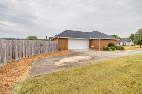 A home in Lindale