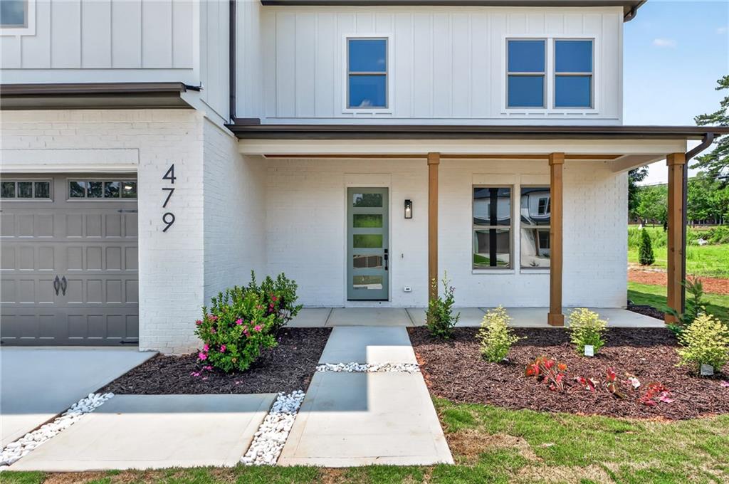 479 Majestic Oaks Place