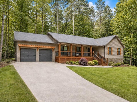 Homes For Sale - 440 Spruce Court<br/> Alpharetta, GA 30004