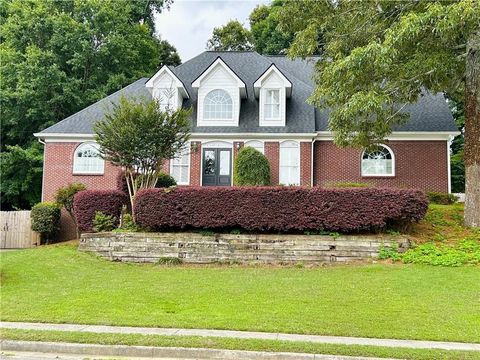 Homes For Sale - 2730 Runnelwood Lane<br/> Snellville, GA 30078