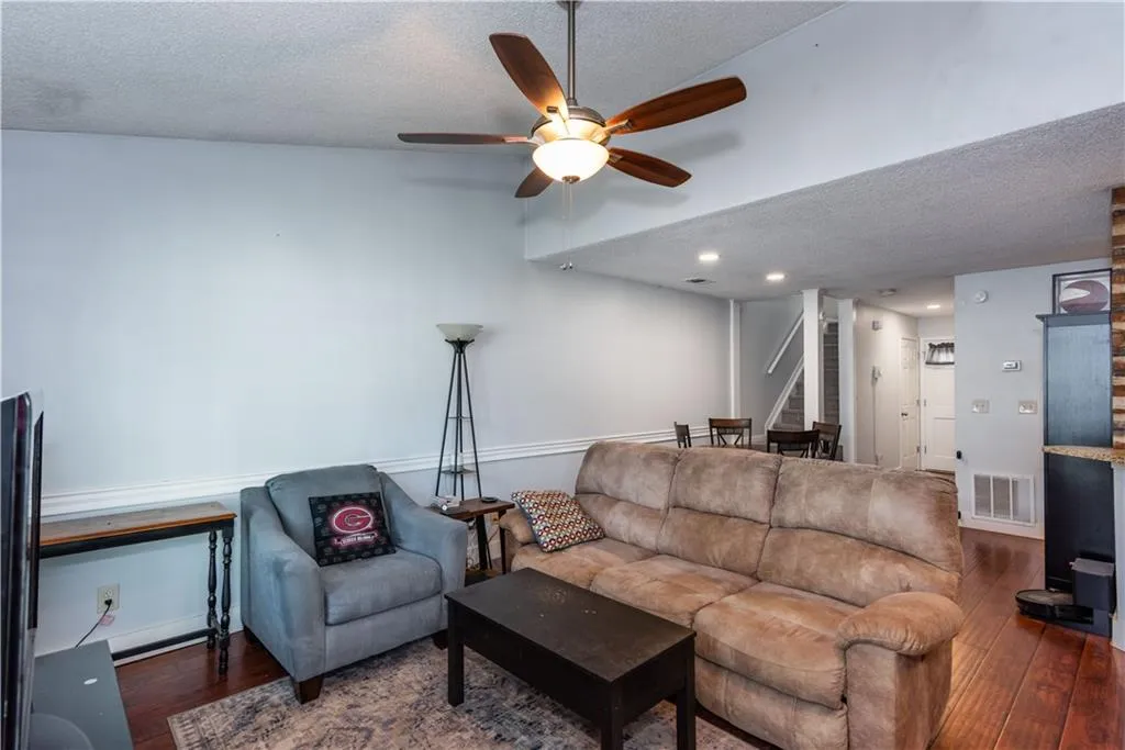 Lawrenceville, Georgia 30044, United States, 2 Bedrooms Bedrooms, ,3 BathroomsBathrooms,Residential,Active,90048