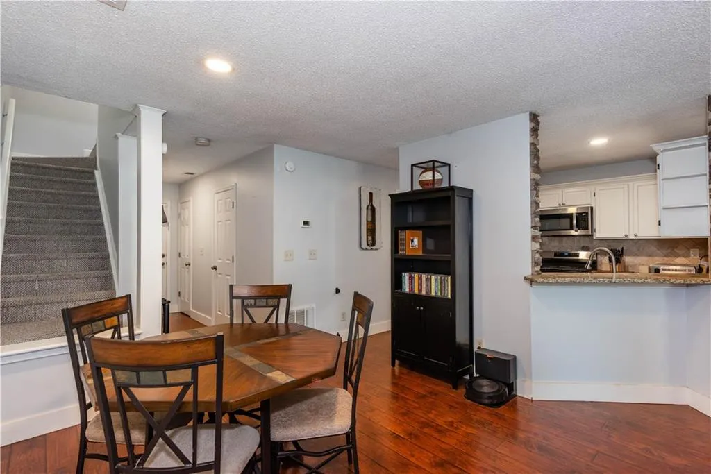 Lawrenceville, Georgia 30044, United States, 2 Bedrooms Bedrooms, ,3 BathroomsBathrooms,Residential,Active,90048