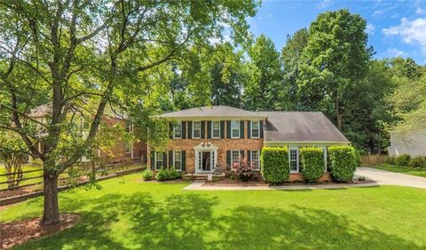 Homes For Sale - 5156 Wentworth Drive<br/> Peachtree Corners, GA 30092