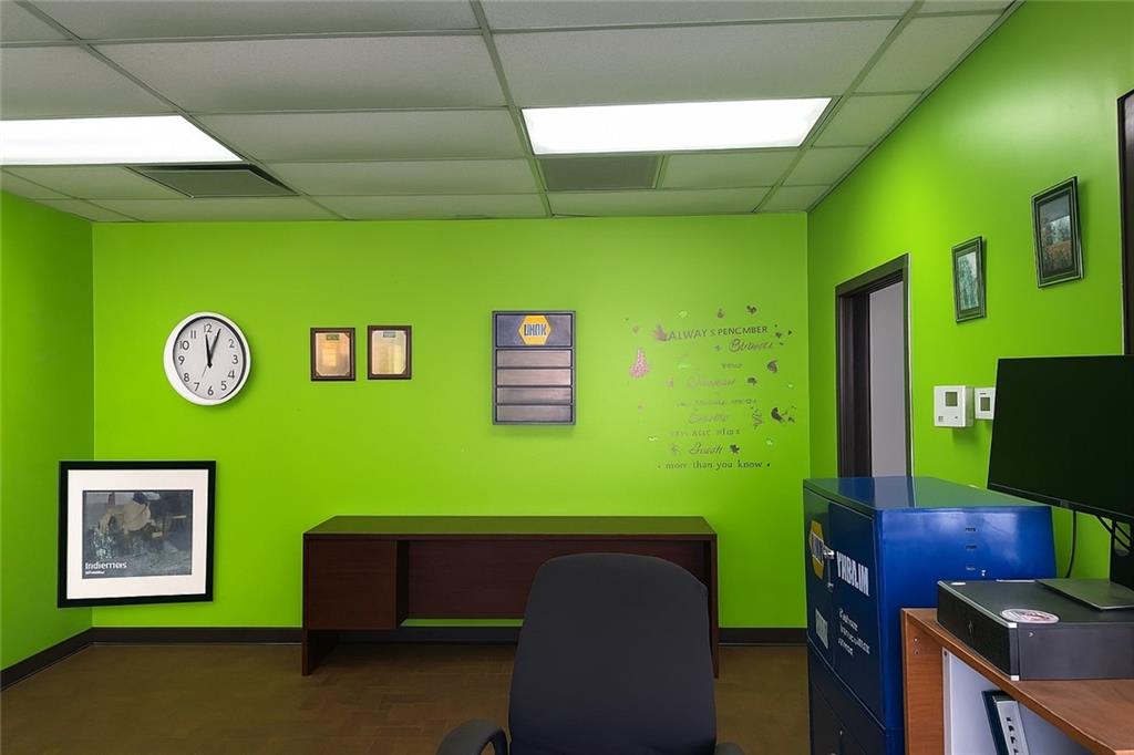 6063 Covington Highway