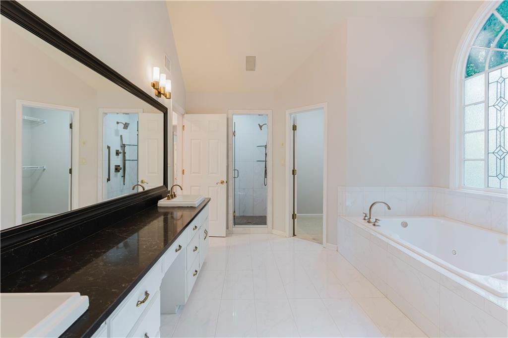 2552 Berwick Walk, Snellville, Georgia image 45
