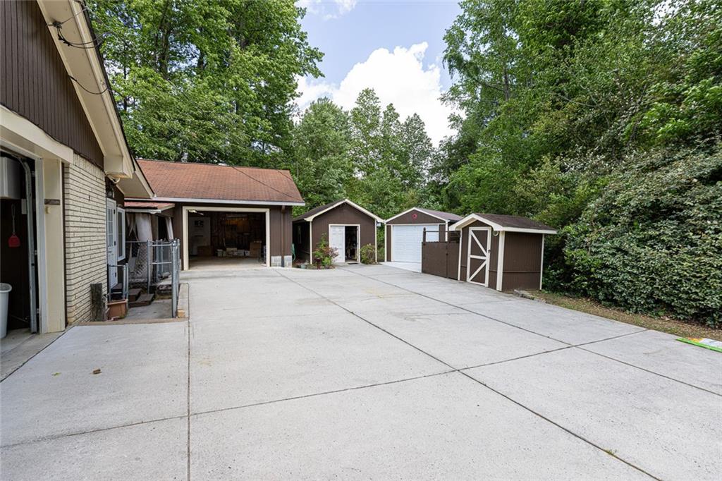 472 Edwards Court NW