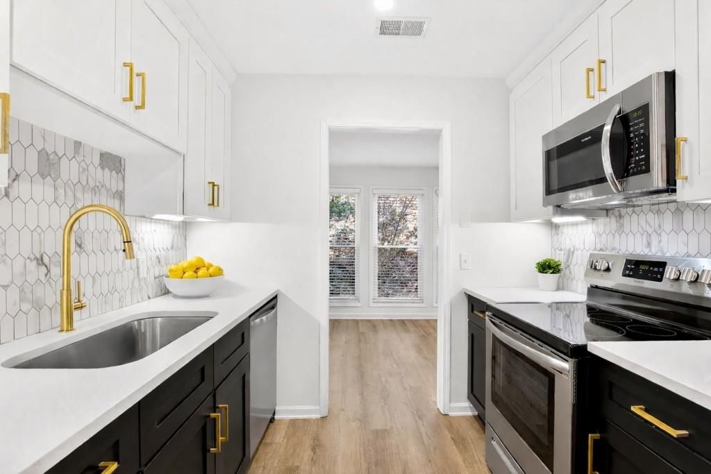 Photo of 3113 Lake Pointe Circle, Roswell, GA 30075 (MLS # 7704544)