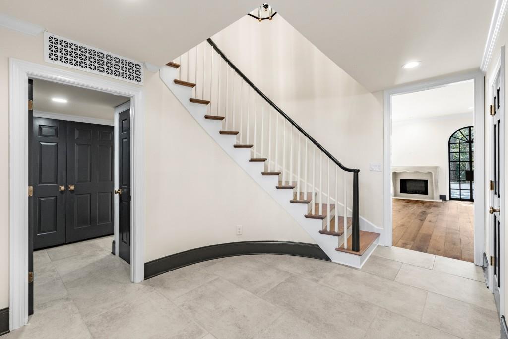 650 Moores Mill Road NW 1