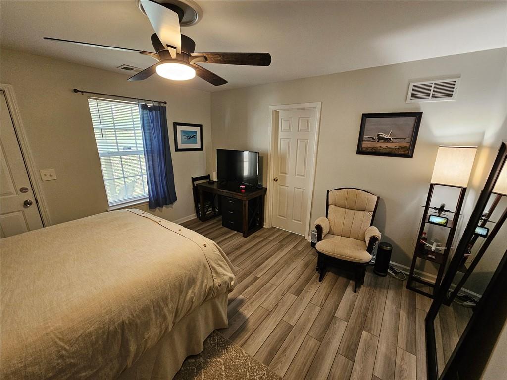 6821 Blackstone Place 16