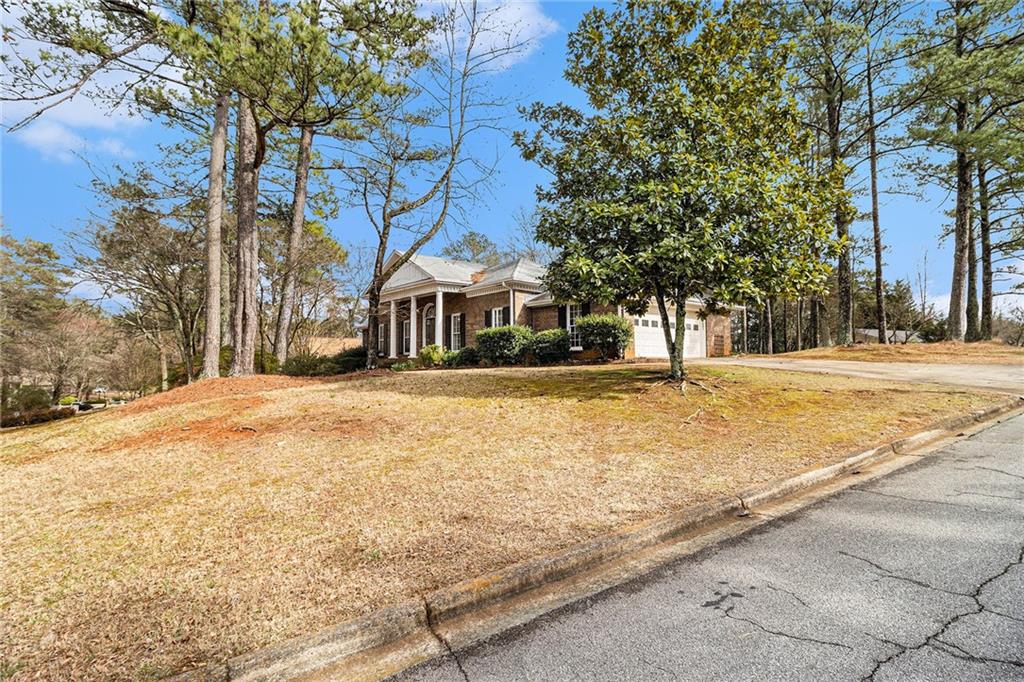 405 Putting Green Lane, Roswell, Georgia image 3