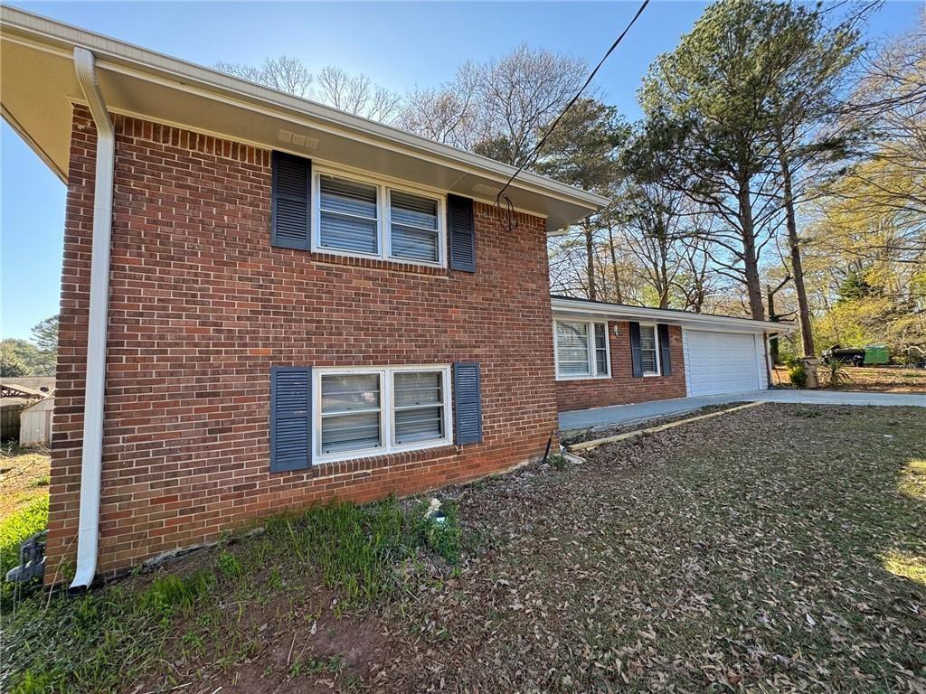 239 Andrea Circle NW