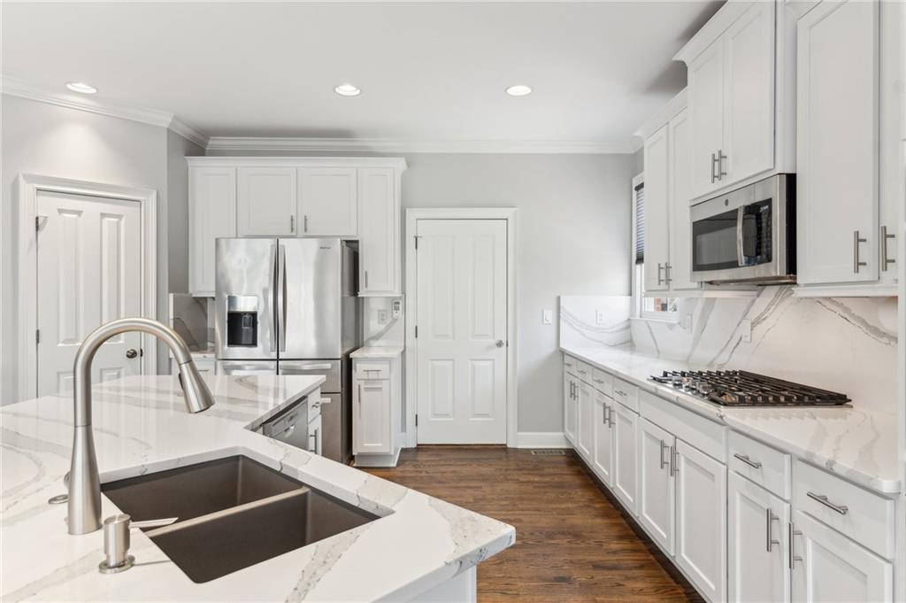 4865 Meadow Park Lane, Suwanee, Georgia image 14