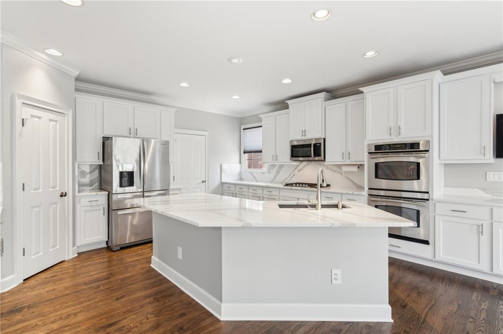 4865 Meadow Park Lane, Suwanee, Georgia image 12
