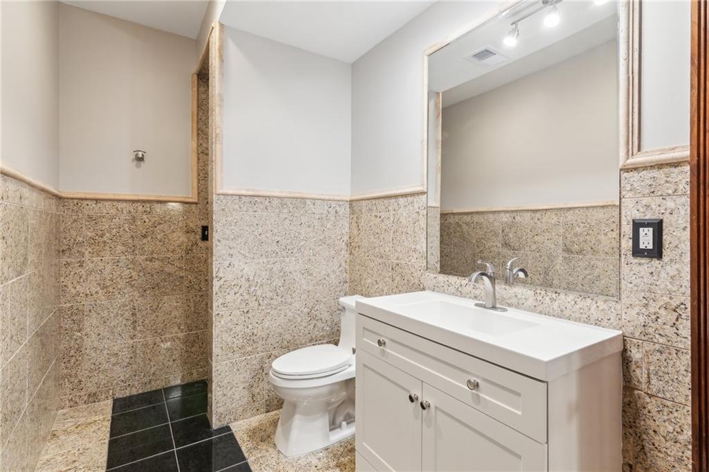 4865 Meadow Park Lane, Suwanee, Georgia image 49