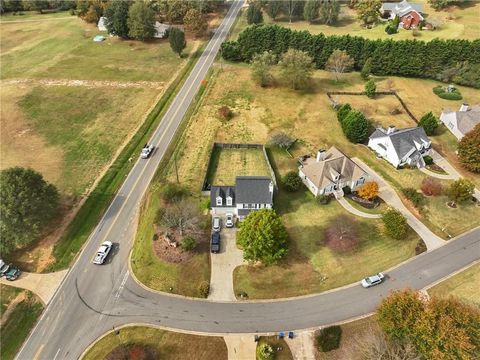 A home in Dawsonville