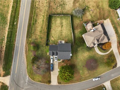 A home in Dawsonville