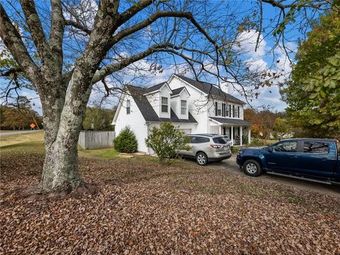 A home in Dawsonville