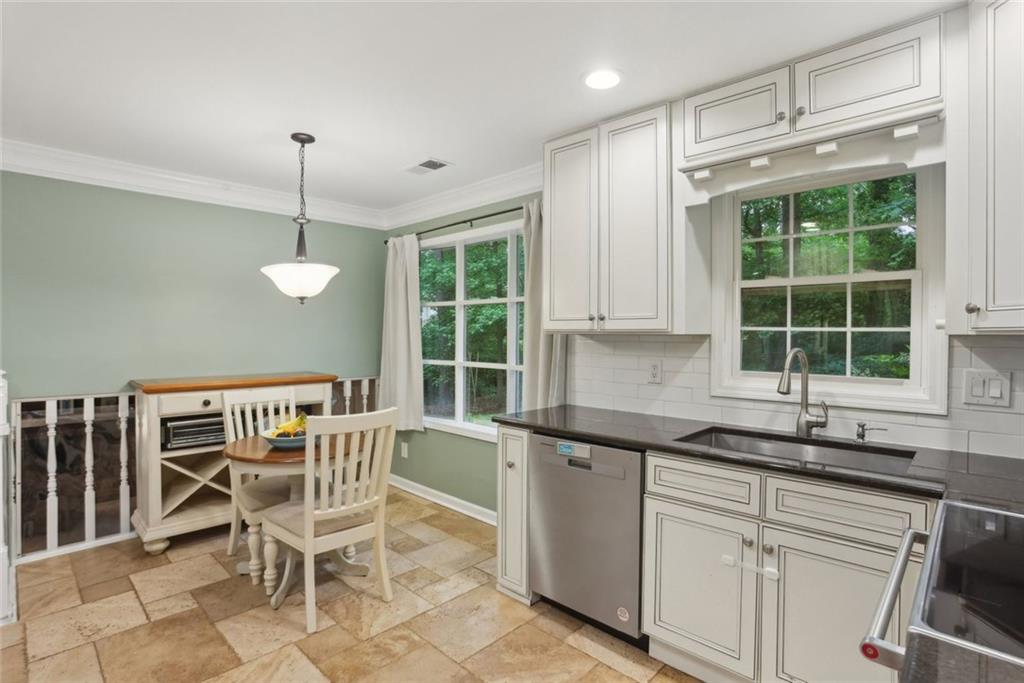 358 W West Wind Drive, Lilburn, Georgia image 11