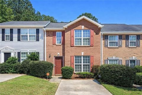 Townhouse For Sale - 338 Saratoga Place<br/> Riverdale, GA 30296