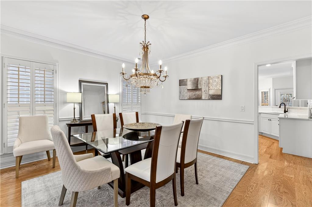 1106 Queensgate Drive SE