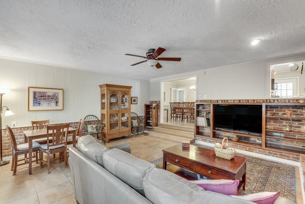 2909 Harcourt Drive