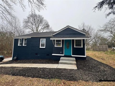 Homes For Sale - 1418 E 10th Street<br/> West Point, GA 31833