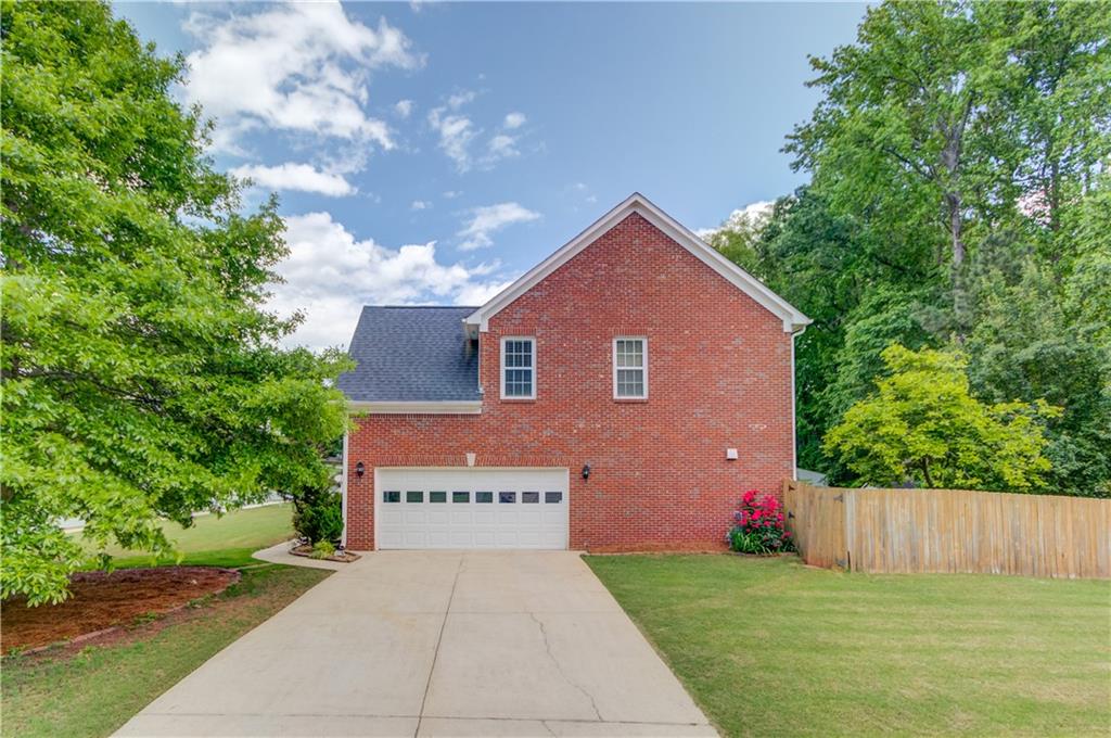 1657 Hampton Woods Way