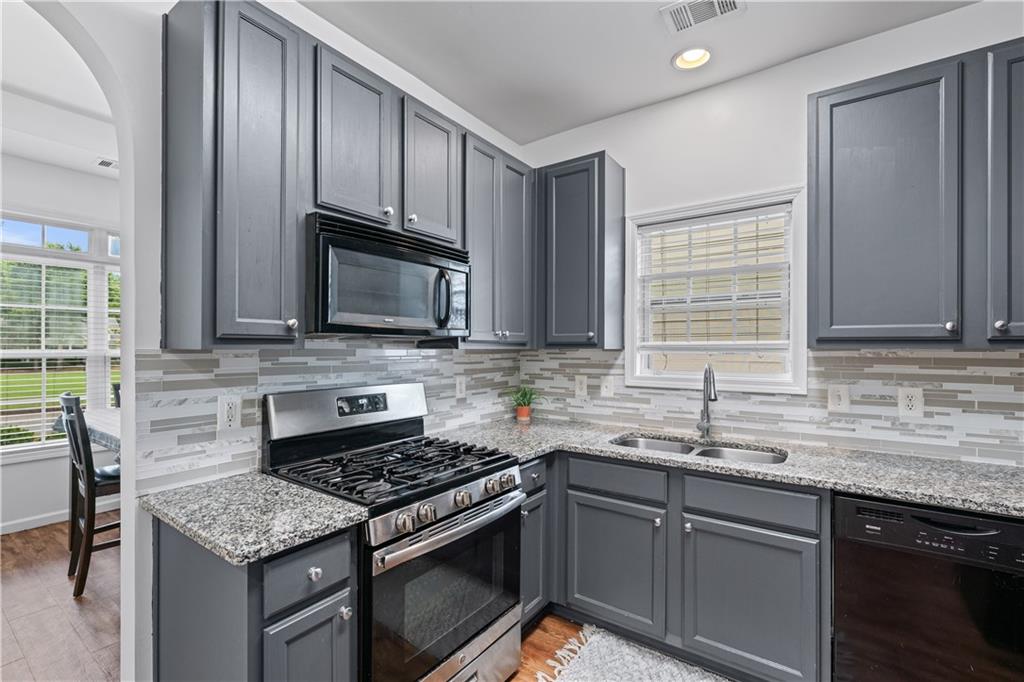6045 Park Close, Fairburn, Georgia image 4