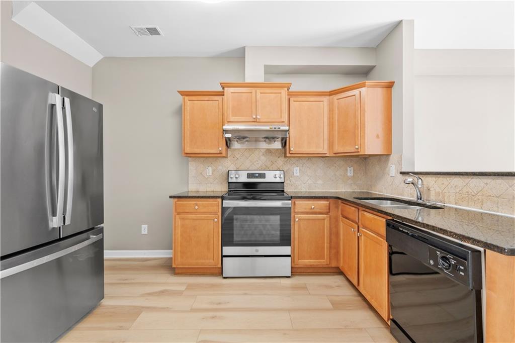 CREEKSIDE VILLAS - Residential