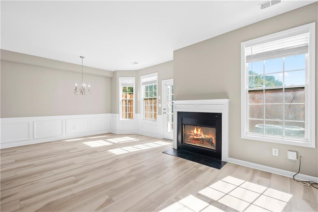 CREEKSIDE VILLAS - Residential