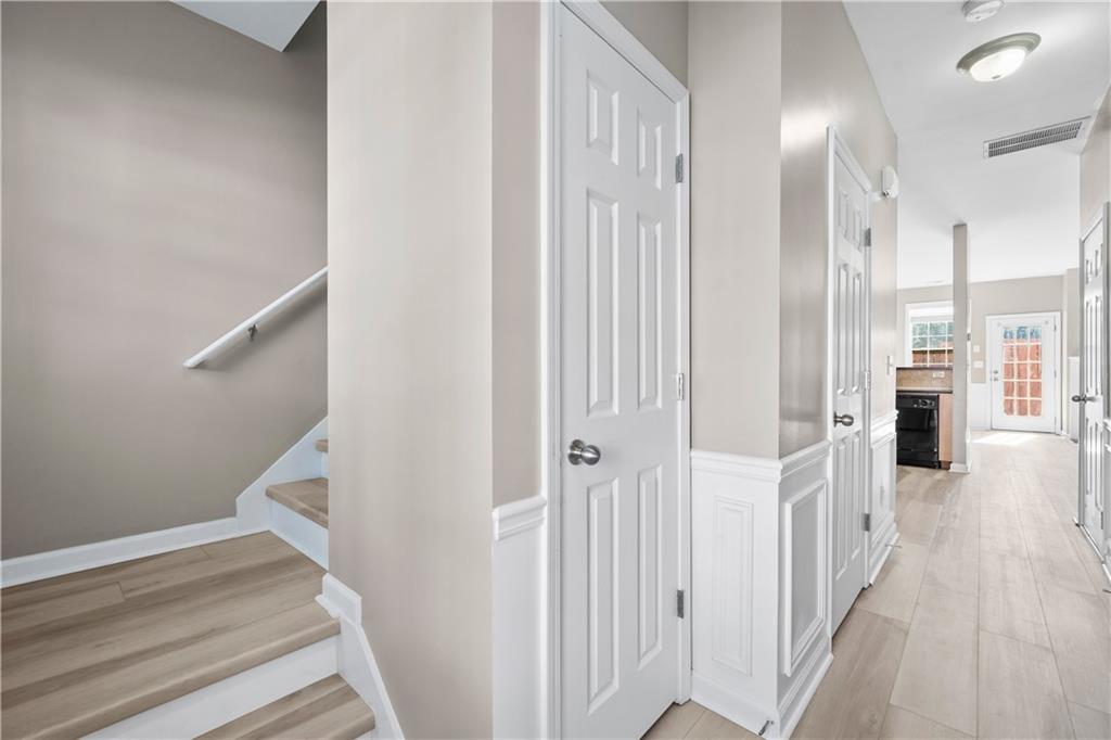 CREEKSIDE VILLAS - Residential