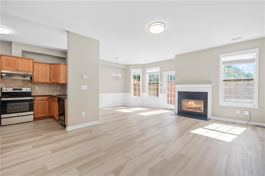 CREEKSIDE VILLAS - Residential