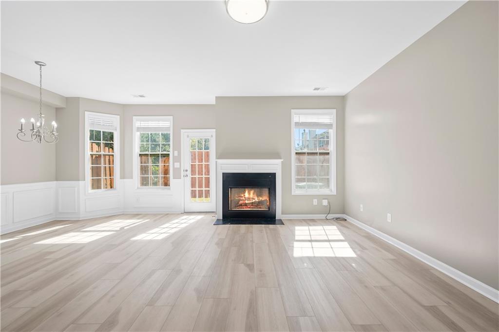 CREEKSIDE VILLAS - Residential