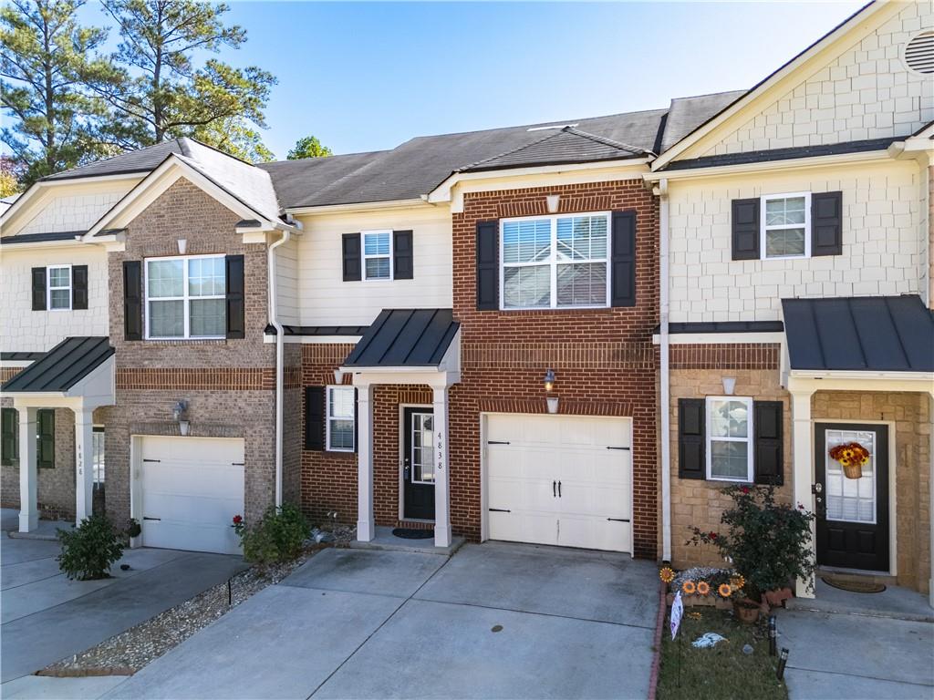 CREEKSIDE VILLAS - Residential