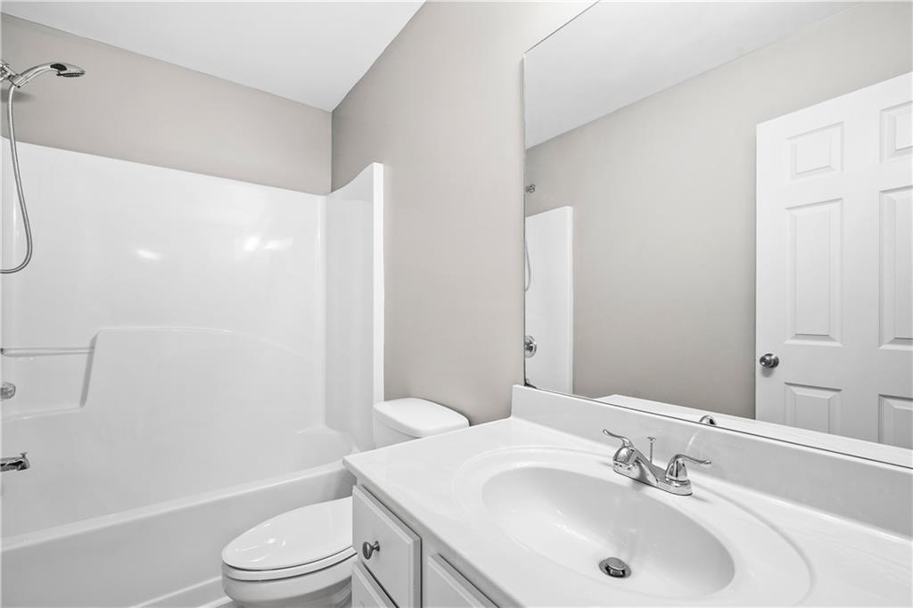 CREEKSIDE VILLAS - Residential