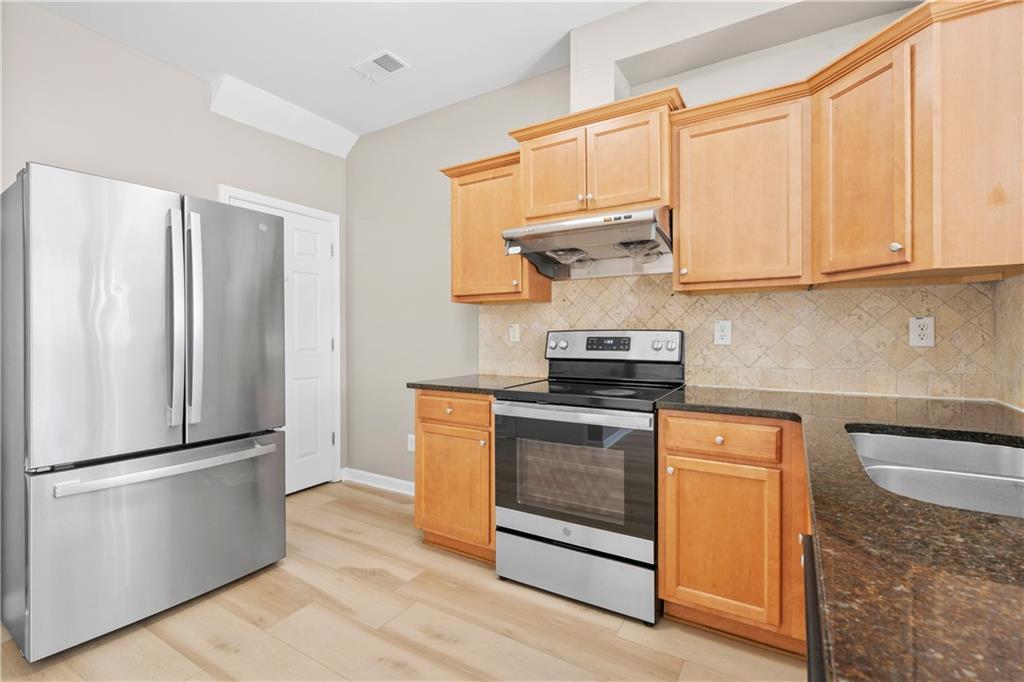 CREEKSIDE VILLAS - Residential