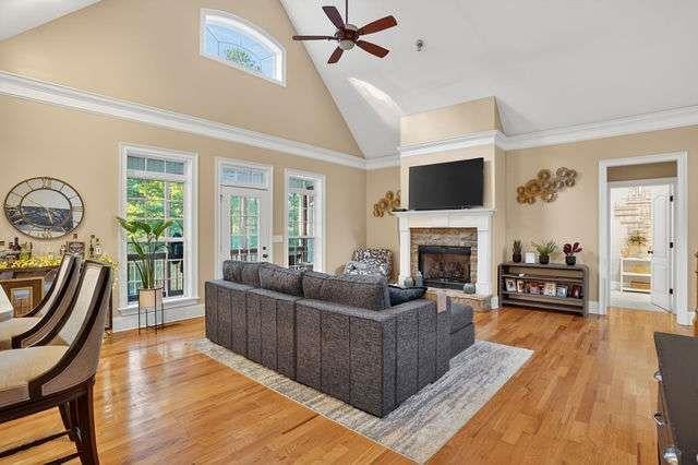 8179 Pineview Court