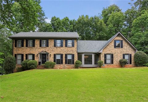 Homes For Sale - 3869 Allenhurst Drive<br/> Peachtree Corners, GA 30092