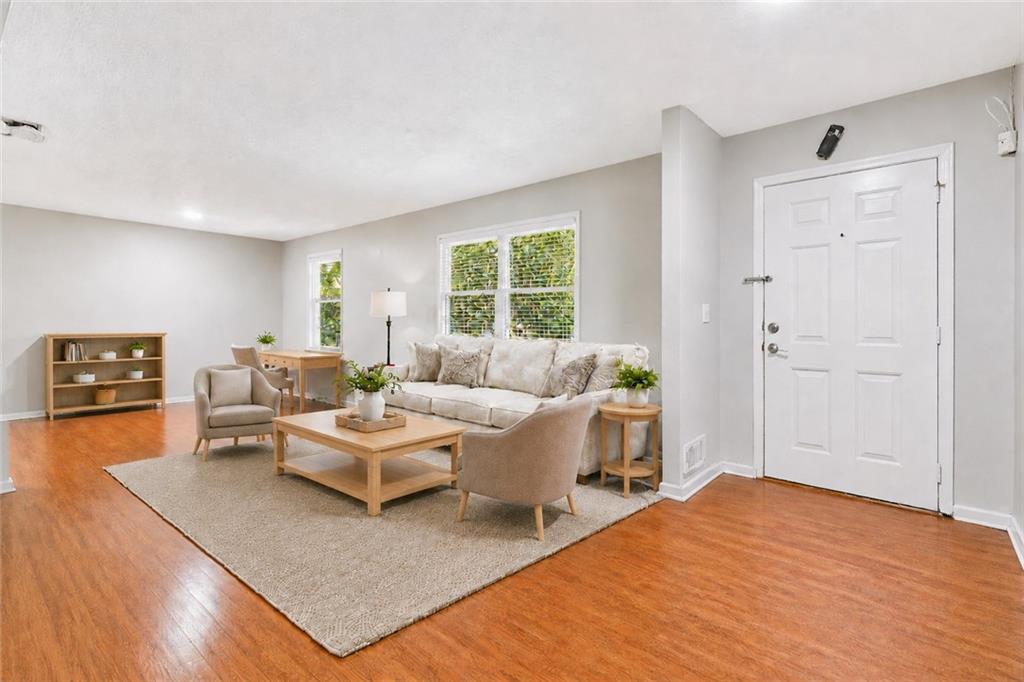 1563 Greenwood Drive