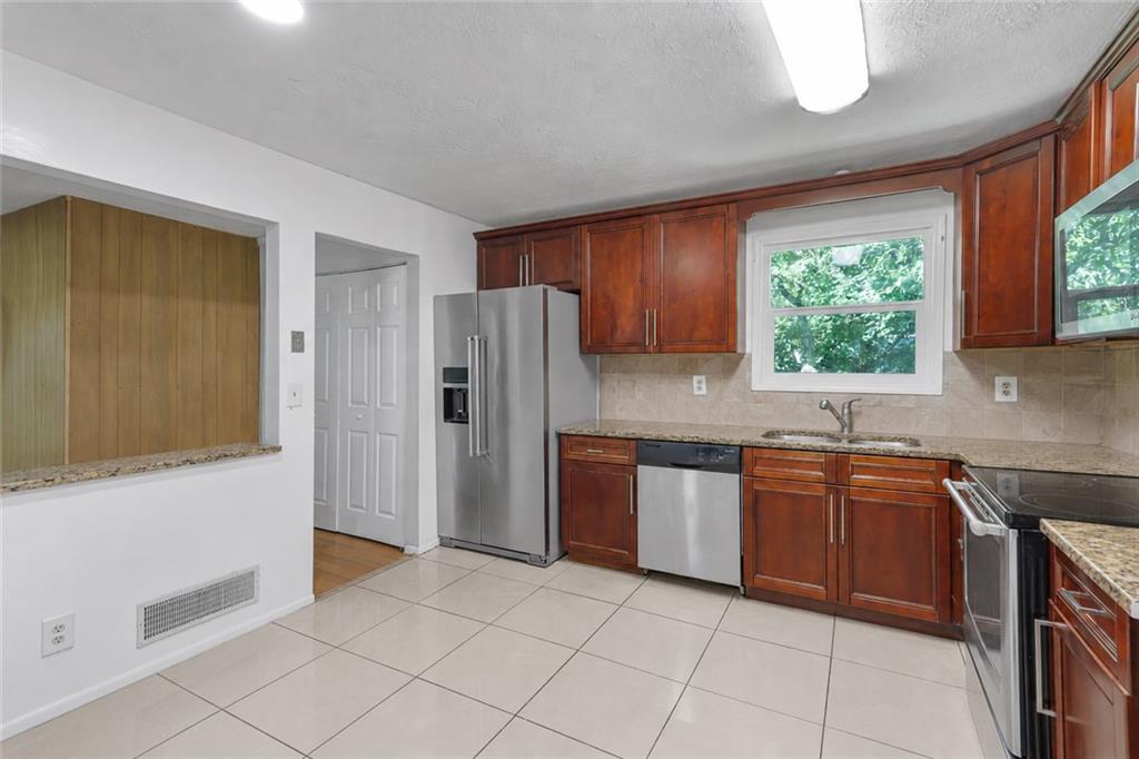 1563 Greenwood Drive