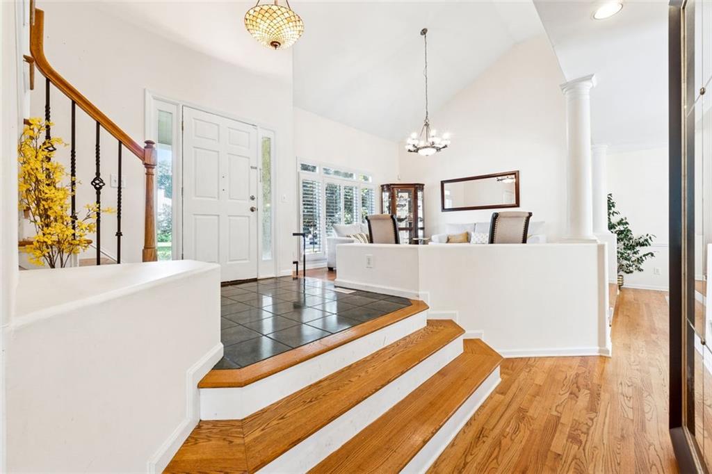 16 ANCIENT OAK Court NE