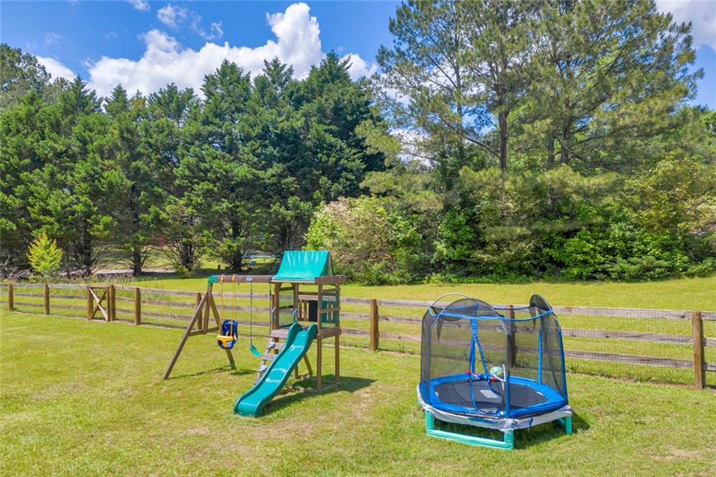 3135 Castlewood Drive, Loganville, Georgia image 9
