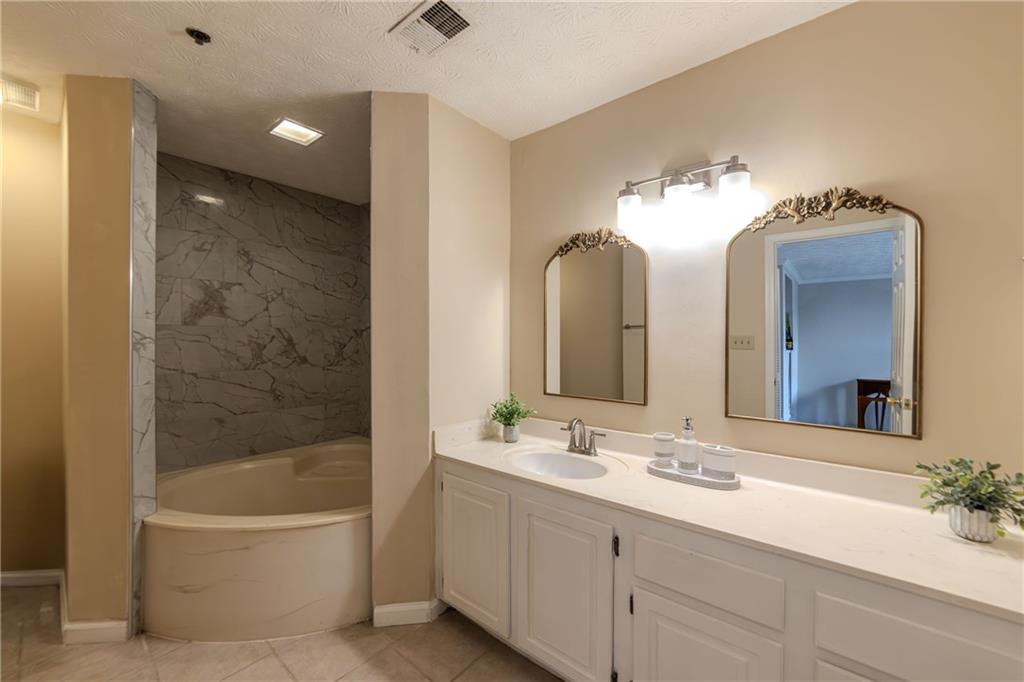 Lenox Villas - Residential