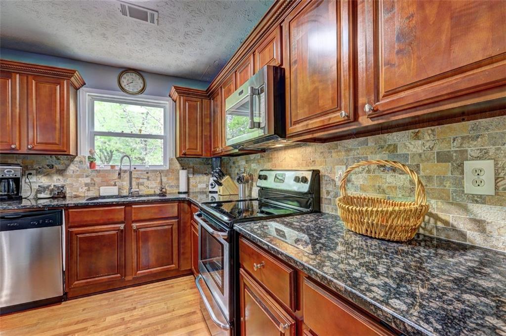3452 Chesterfield Court, Snellville, Georgia image 8