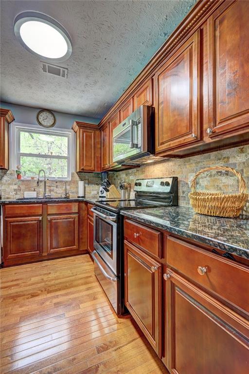 3452 Chesterfield Court, Snellville, Georgia image 9