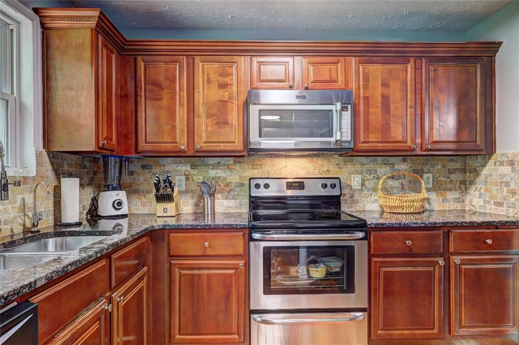 3452 Chesterfield Court, Snellville, Georgia image 6