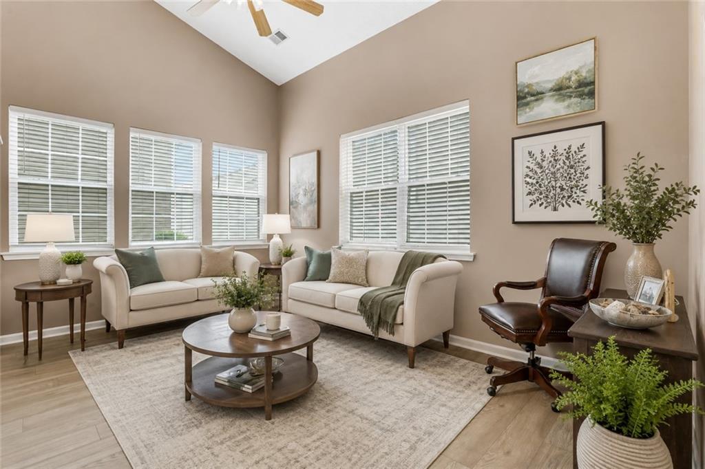 141 W Oaks Place