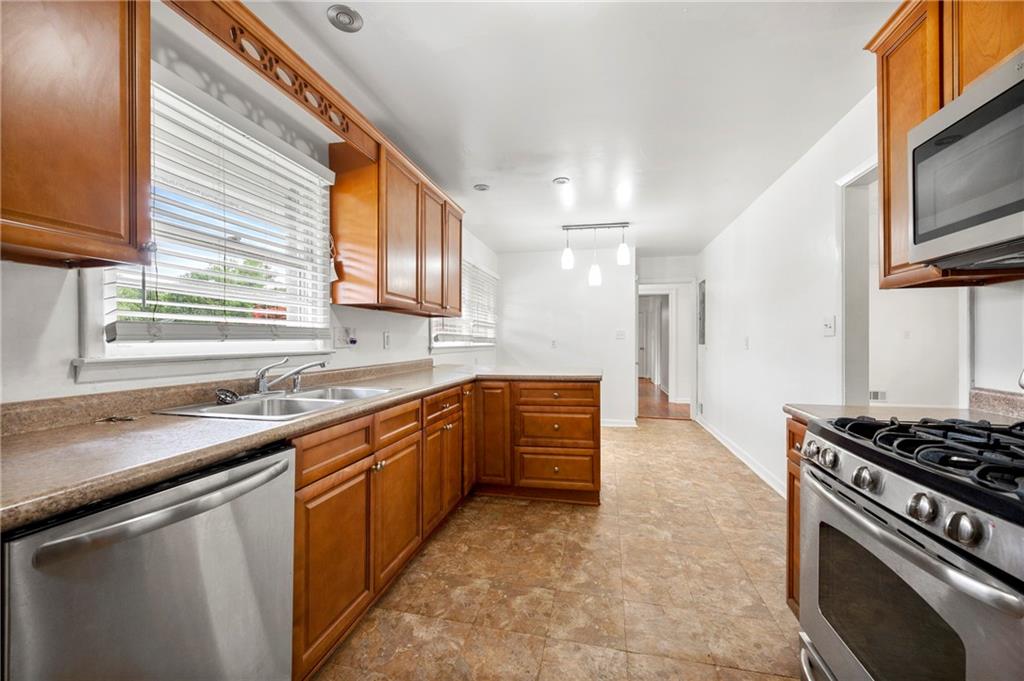 3050 Rebecca Drive, Atlanta, Georgia image 9