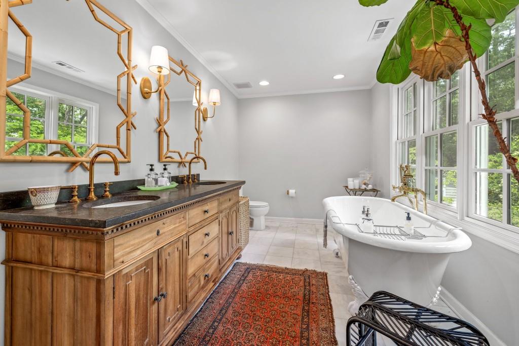 6135 White Oak Drive, Flowery Branch, Georgia image 21